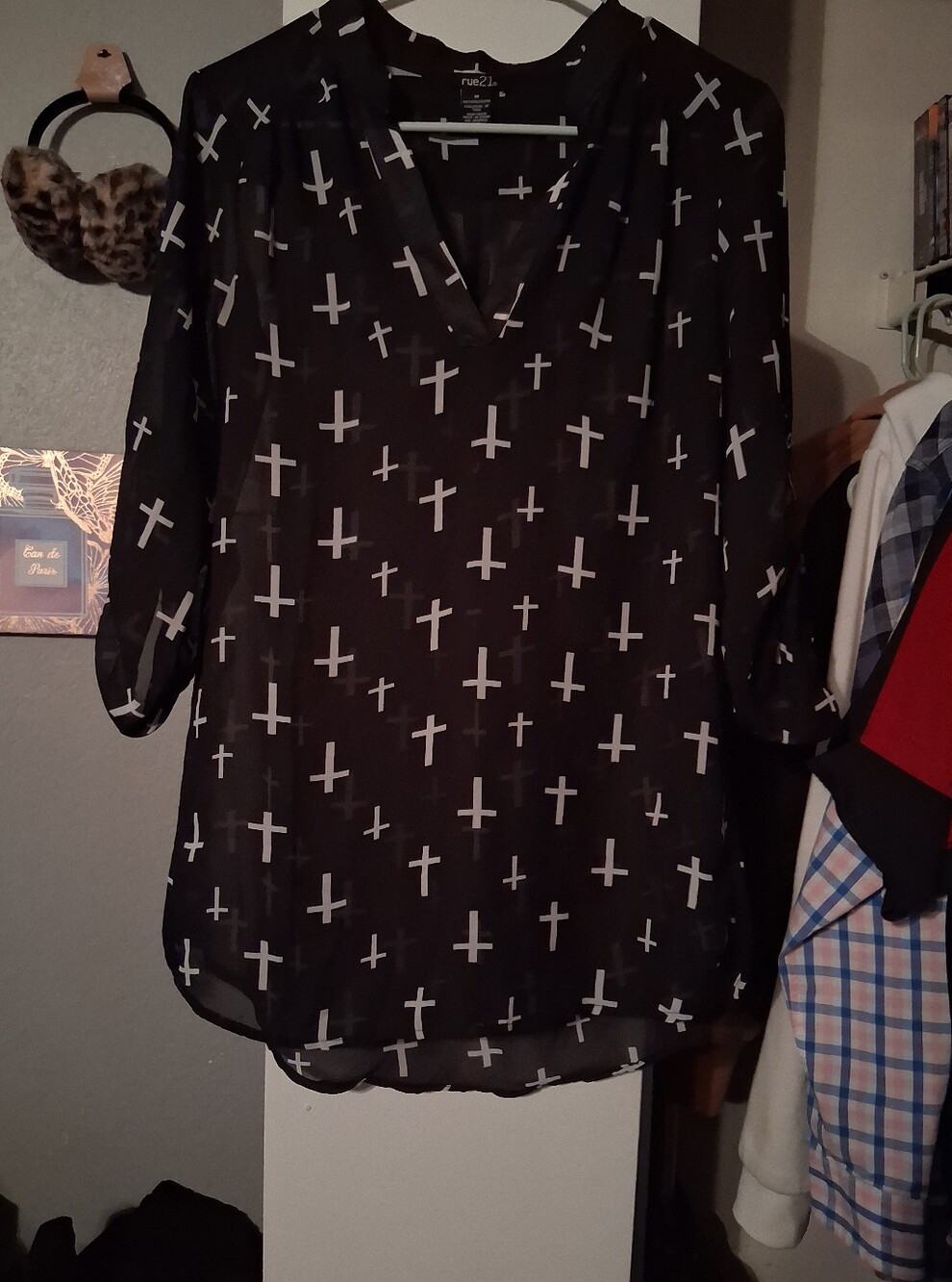 Rue 21 white cross pattern